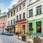 Doma Square Penthouse, In The Heart Of Old Town アパート *